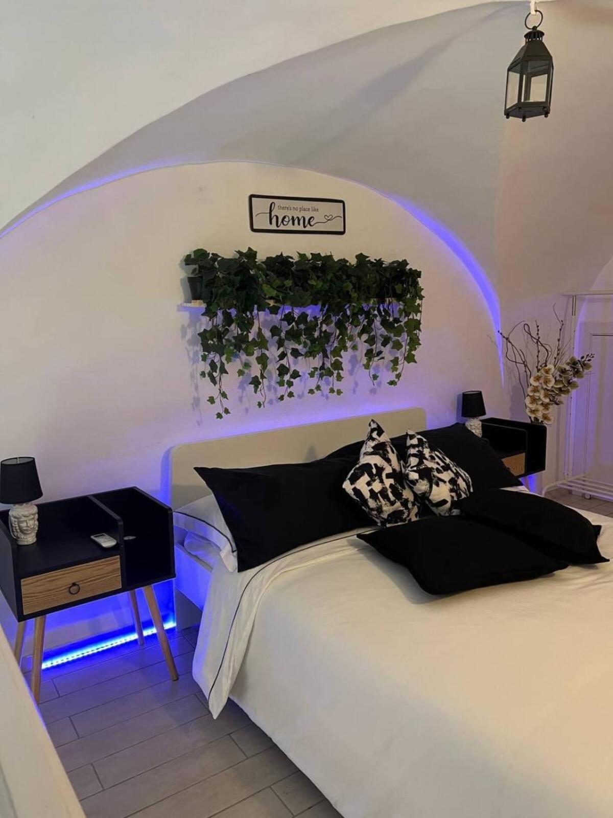 Borgo Santa Caterina - Fiera "Ventotto Holiday Home" كاتانيا المظهر الخارجي الصورة