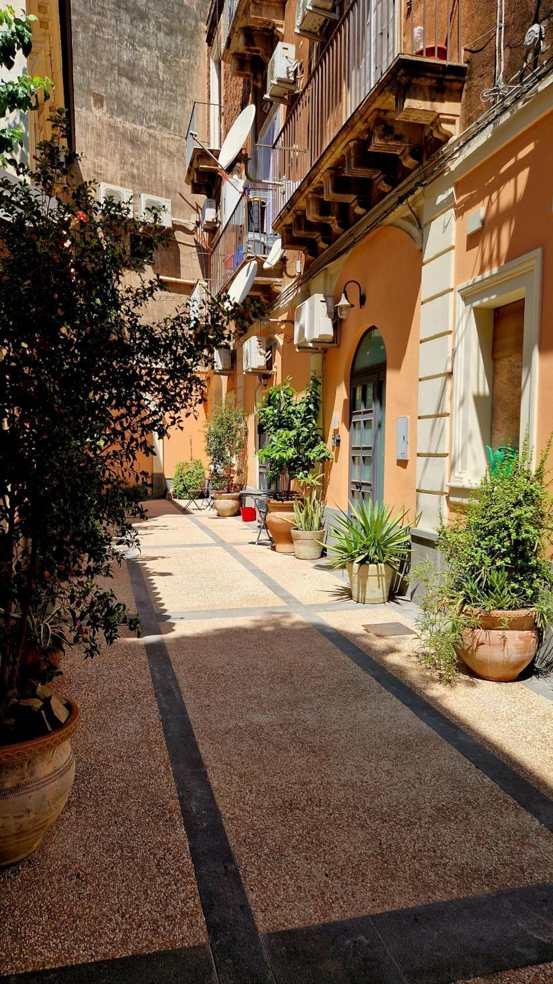 Borgo Santa Caterina - Fiera "Ventotto Holiday Home" كاتانيا المظهر الخارجي الصورة